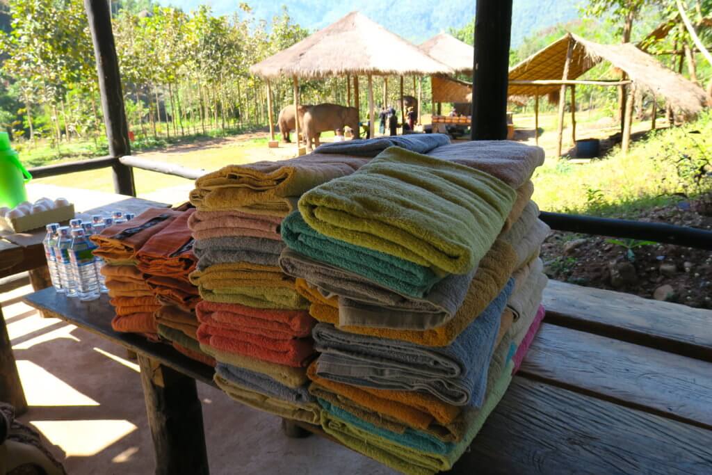 campo elefanti in Myanmar - asciugamani del campo